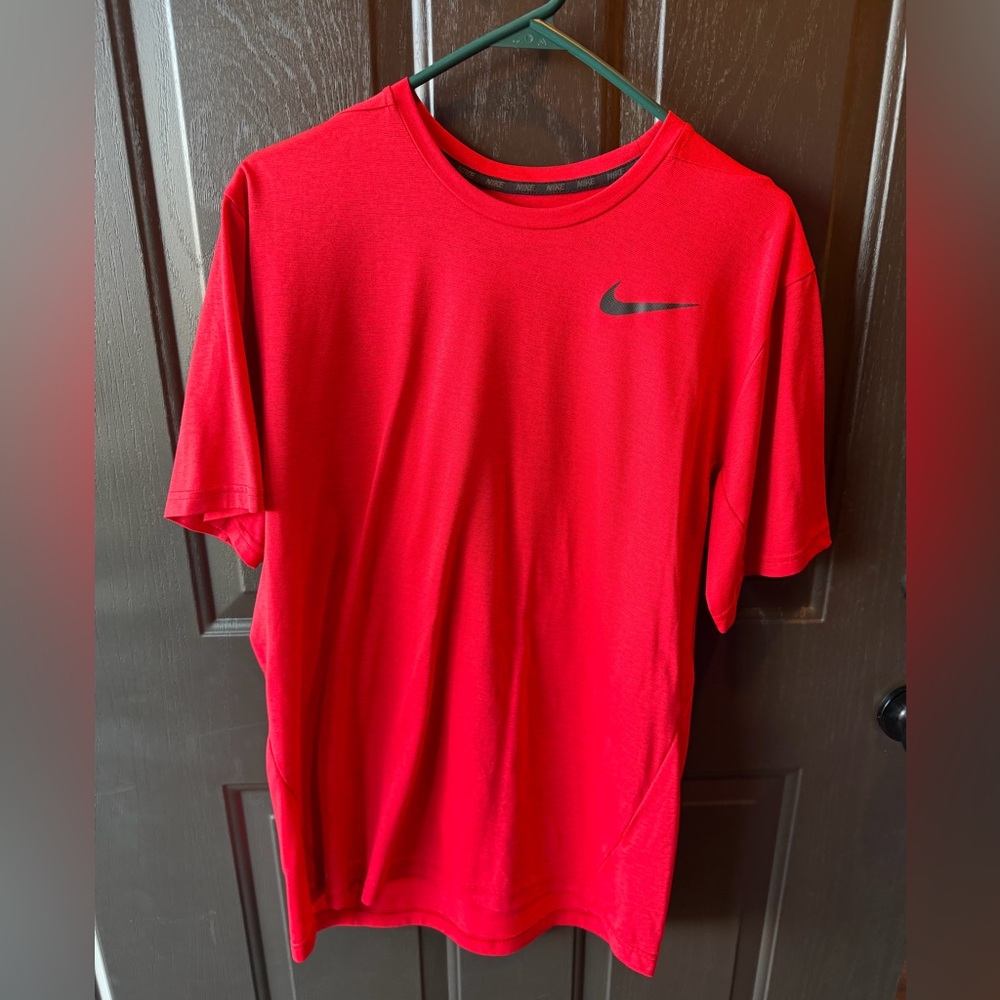 Nike Men's Bold Red Short Sleeve Tee